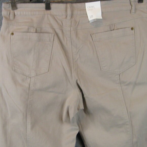 NWT& Co Mid Rise Capri Pants Summer Straw Size 18 NWT - Picture 3 of 6